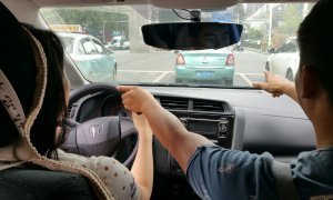 签订合同保障权益 汽车陪驾服务不可忽视的法律安全网